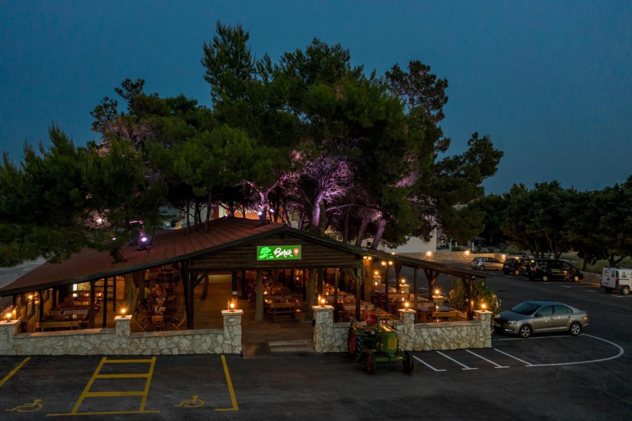 Gajac Hostel & Rooms Vagabundo מראה חיצוני תמונה